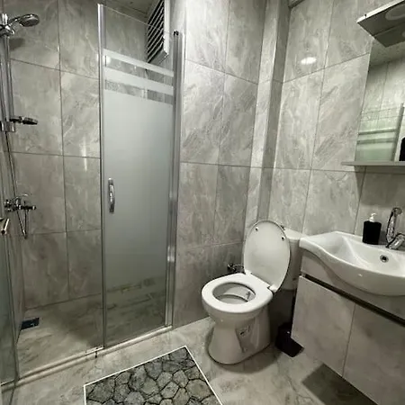 - Mahmutlar Merkezde Esyali Daire Apartman Alanya
